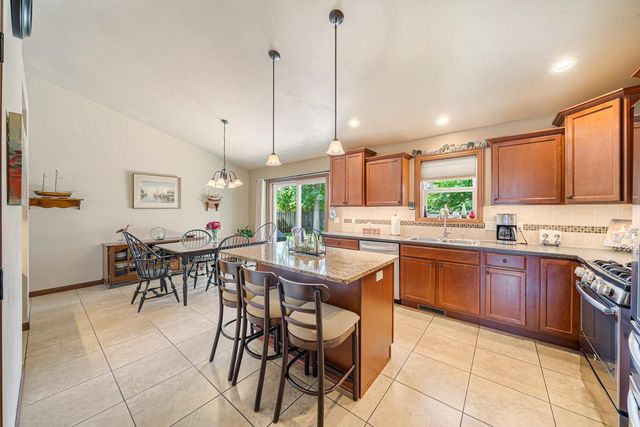 1790 GARNET COURT, Menasha, WI 54952