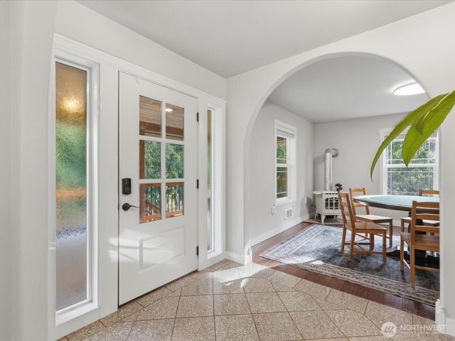 4050 Rachel Road, Clinton, WA 98236