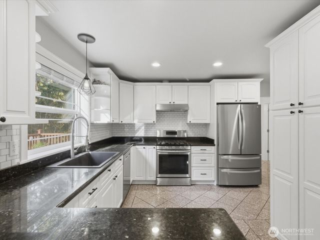 4050 Rachel Road, Clinton, WA 98236