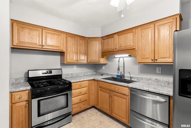 2208 W KENSINGTON Drive, Peoria, IL 61614