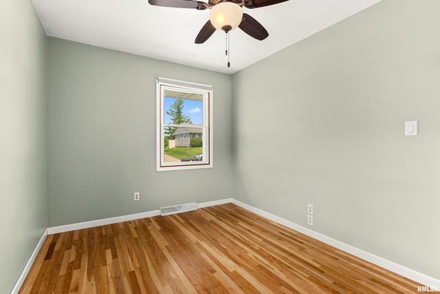 2208 W KENSINGTON Drive, Peoria, IL 61614