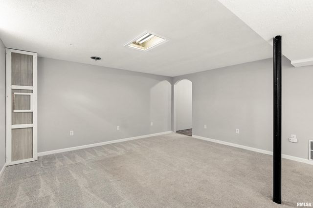 2208 W KENSINGTON Drive, Peoria, IL 61614