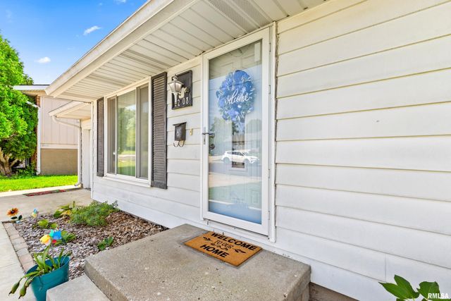 2208 W KENSINGTON Drive, Peoria, IL 61614