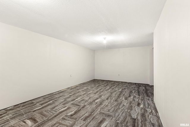 2208 W KENSINGTON Drive, Peoria, IL 61614