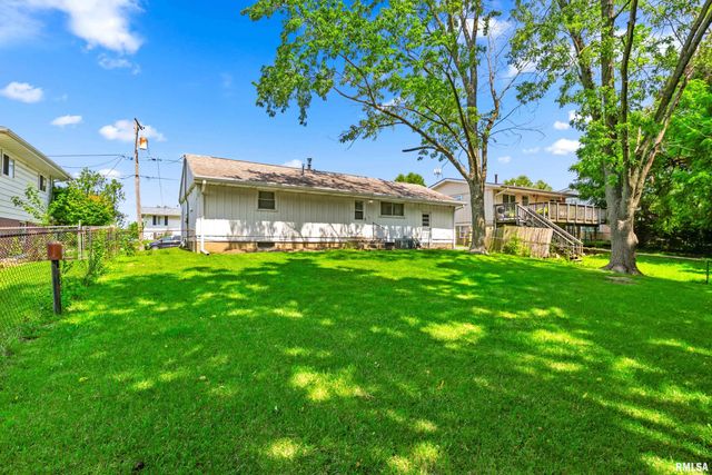 2208 W KENSINGTON Drive, Peoria, IL 61614