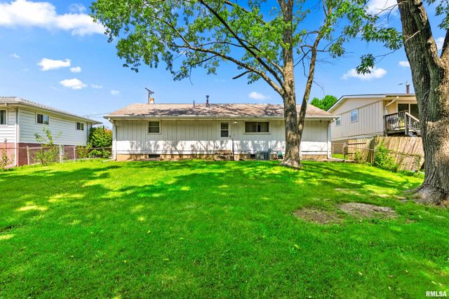 2208 W KENSINGTON Drive, Peoria, IL 61614
