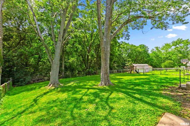 2208 W KENSINGTON Drive, Peoria, IL 61614