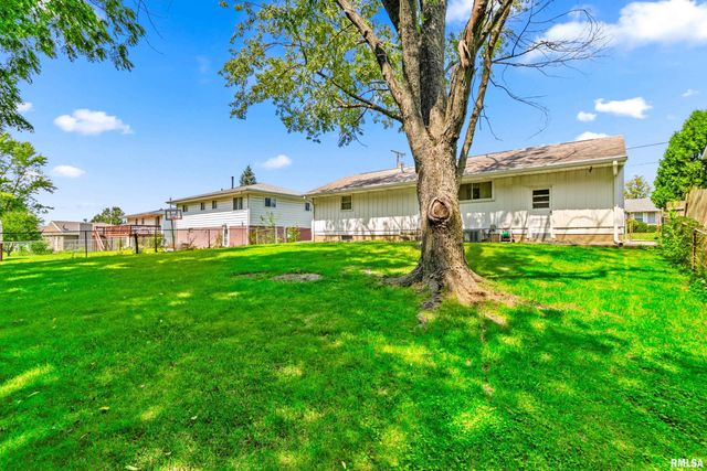 2208 W KENSINGTON Drive, Peoria, IL 61614