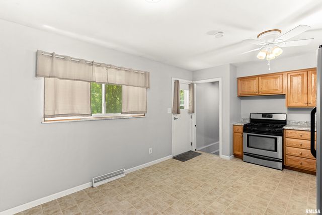 2208 W KENSINGTON Drive, Peoria, IL 61614