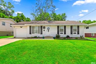 2208 W KENSINGTON Drive, Peoria, IL 61614