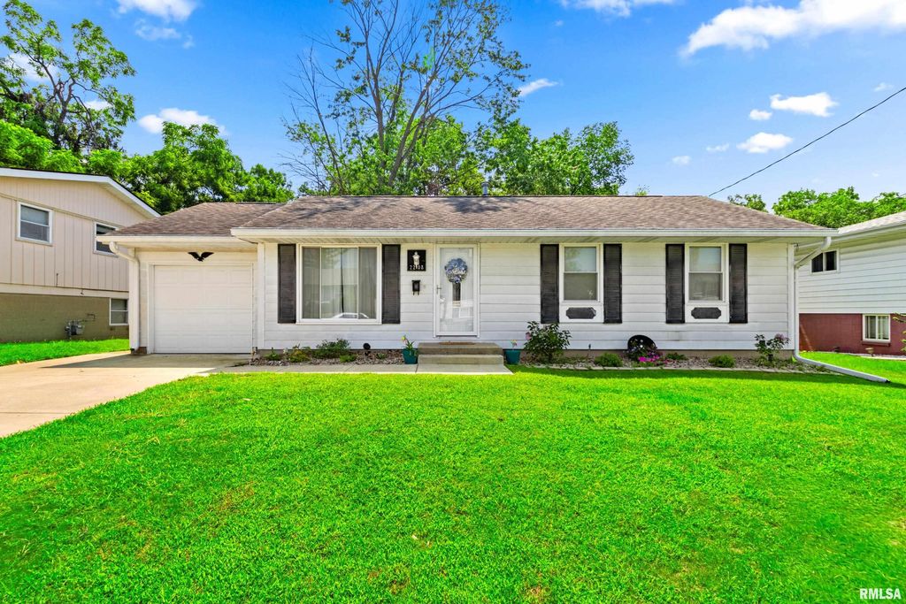 2208 W KENSINGTON Drive, Peoria, IL 61614