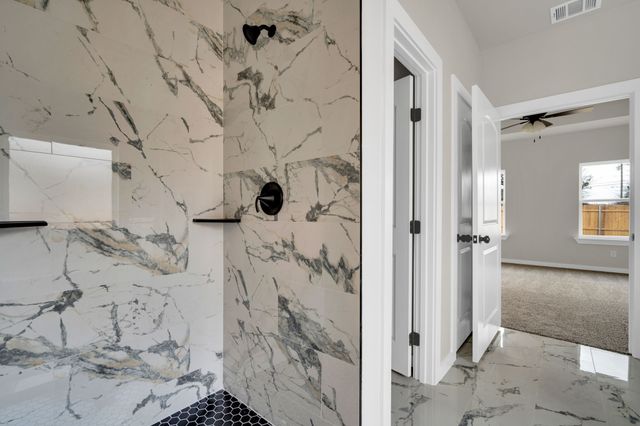 330 E Marshall Court, Palmer, TX 75152