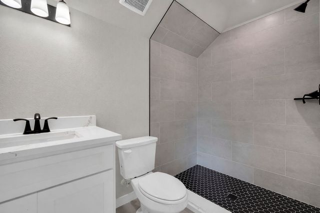 330 E Marshall Court, Palmer, TX 75152