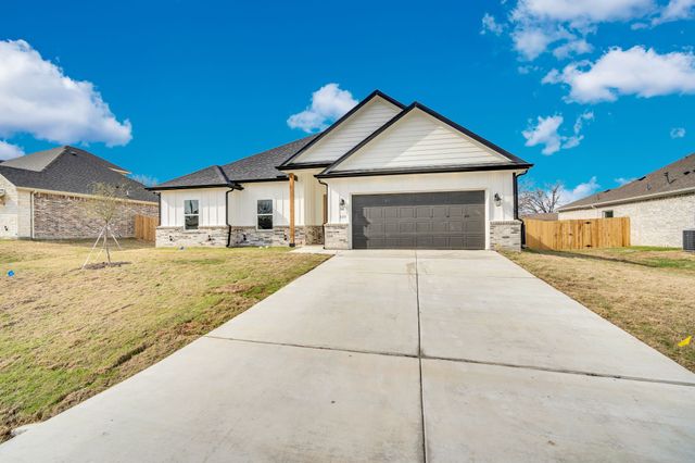 330 E Marshall Court, Palmer, TX 75152