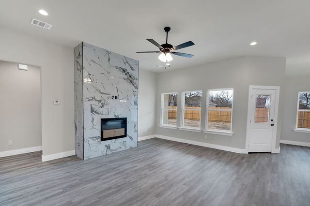 330 E Marshall Court, Palmer, TX 75152