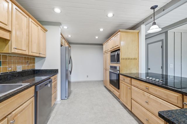 14823 Walker Place, Minnetonka, MN 55345