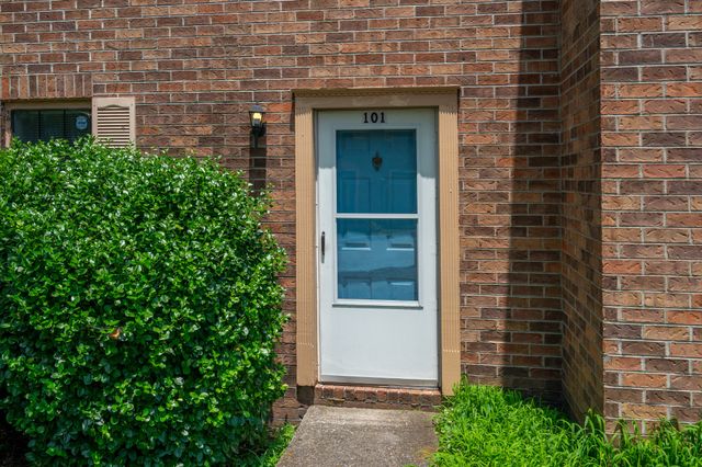 101 Coventry Woods Dr, Madison, TN 37115