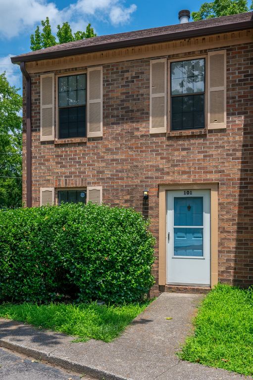 101 Coventry Woods Dr, Madison, TN 37115