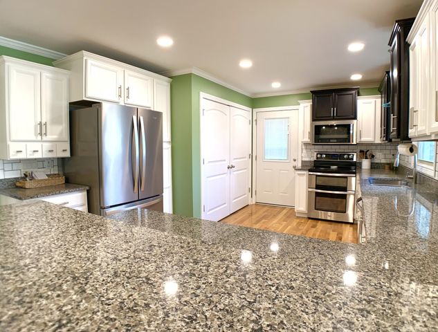 423 Rivermont Dr, Clarksville, TN 37043