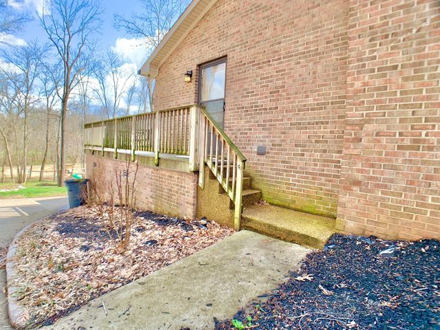 423 Rivermont Dr, Clarksville, TN 37043