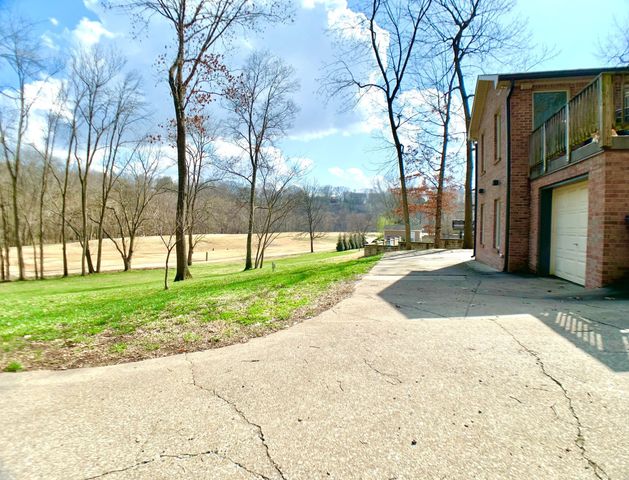 423 Rivermont Dr, Clarksville, TN 37043