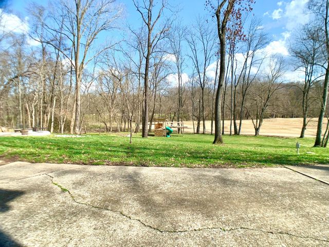 423 Rivermont Dr, Clarksville, TN 37043