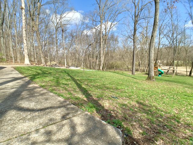 423 Rivermont Dr, Clarksville, TN 37043