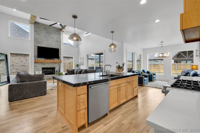 5319 E 125th Place S, Bixby, OK 74008