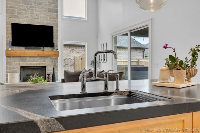 5319 E 125th Place S, Bixby, OK 74008