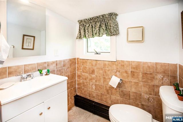 326 William Street, New Milford, NJ 07646