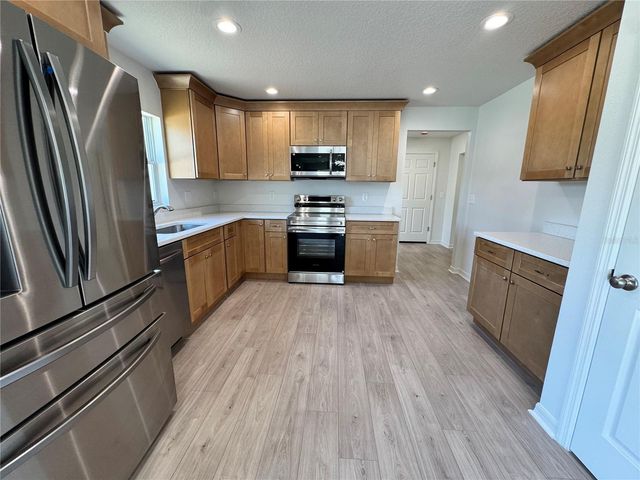 6024 12TH STREET, Zephyrhills, FL 33542