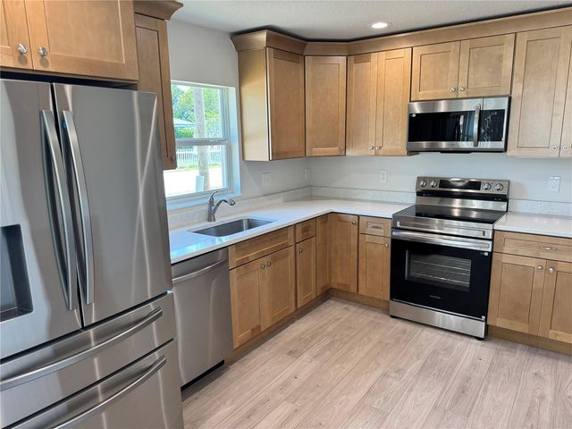 6024 12TH STREET, Zephyrhills, FL 33542
