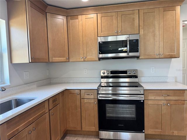 6024 12TH STREET, Zephyrhills, FL 33542
