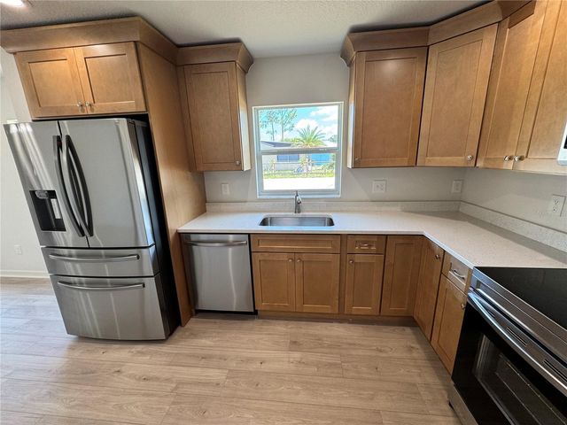 6024 12TH STREET, Zephyrhills, FL 33542