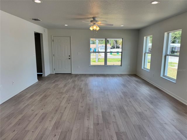 6024 12TH STREET, Zephyrhills, FL 33542