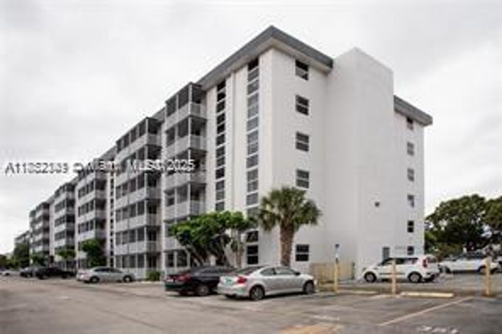 16950 W Dixie Hwy A230 Hwy 230, North Miami Beach, FL 33160
