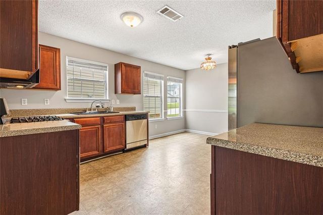 6684 CRANE Avenue, Fairburn, GA 30213