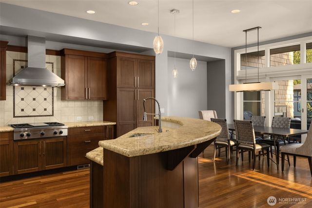 1211 N 42nd Place, Renton, WA 98056