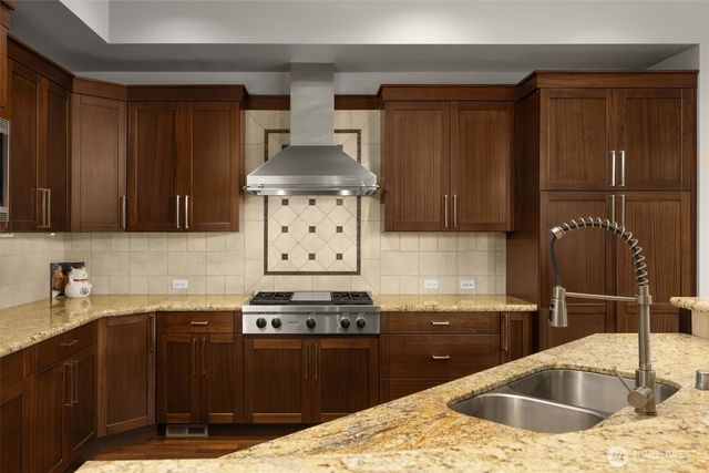 1211 N 42nd Place, Renton, WA 98056