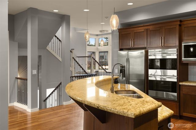 1211 N 42nd Place, Renton, WA 98056