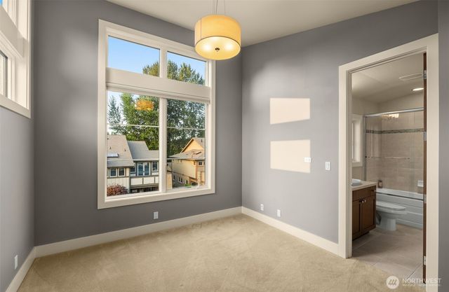 1211 N 42nd Place, Renton, WA 98056