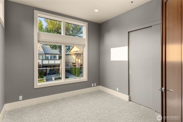 1211 N 42nd Place, Renton, WA 98056