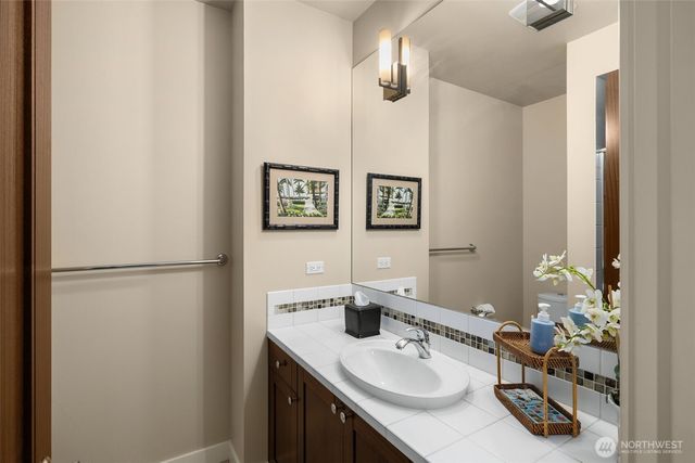 1211 N 42nd Place, Renton, WA 98056