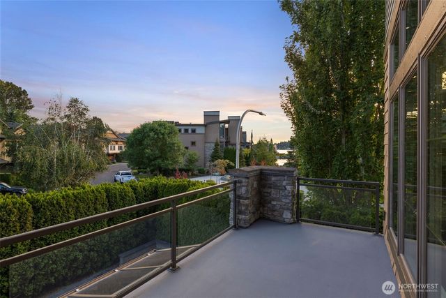 1211 N 42nd Place, Renton, WA 98056