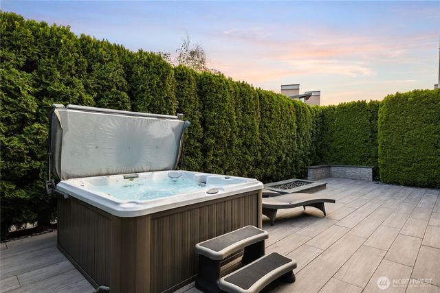 1211 N 42nd Place, Renton, WA 98056