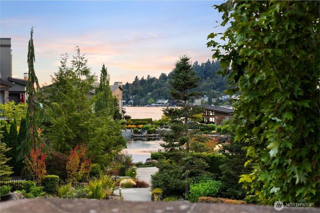 1211 N 42nd Place, Renton, WA 98056