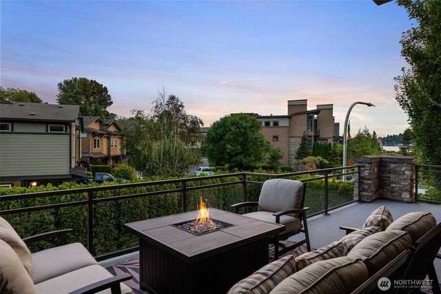 1211 N 42nd Place, Renton, WA 98056