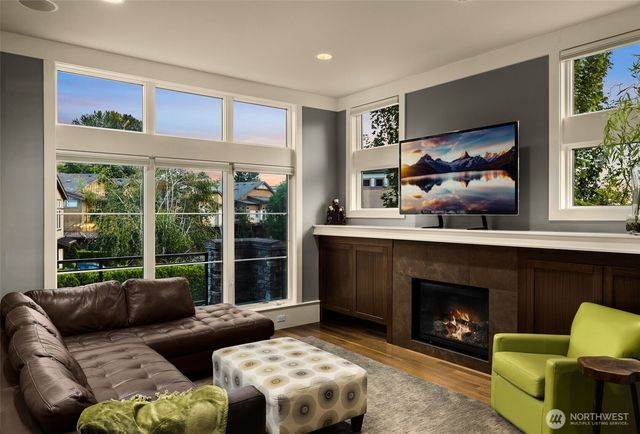 1211 N 42nd Place, Renton, WA 98056