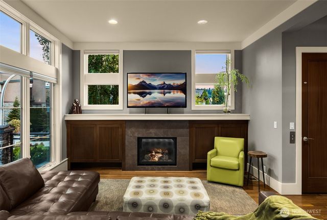 1211 N 42nd Place, Renton, WA 98056