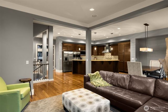 1211 N 42nd Place, Renton, WA 98056